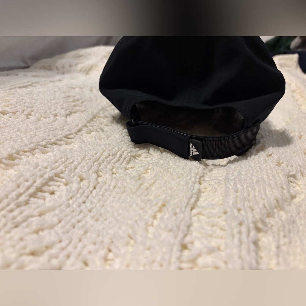 Adidas superlite hat. New without tags - Picture 4 of 5